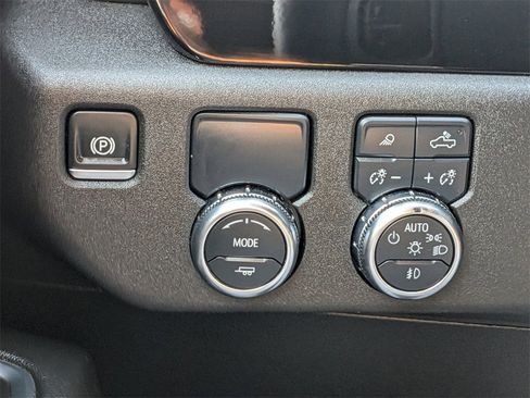 Used 2025 GMC Sierra 1500 SLT image 27