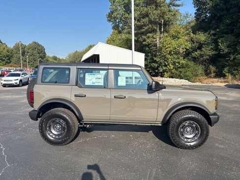 New 2025 Ford Bronco 4-Door w/ Sasquatch Package image 2