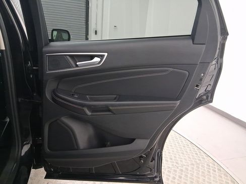 Used 2024 Ford Edge Titanium image 27