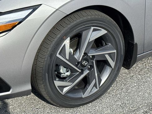 New 2025 Hyundai Elantra Limited image 18