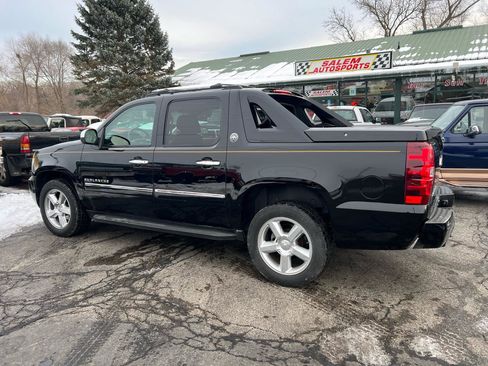 Used 2013 Chevrolet Avalanche LTZ AWD/4WD image 5