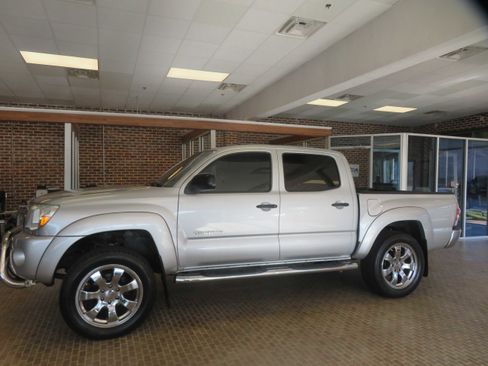 Used 2010 Toyota Tacoma PreRunner image 71