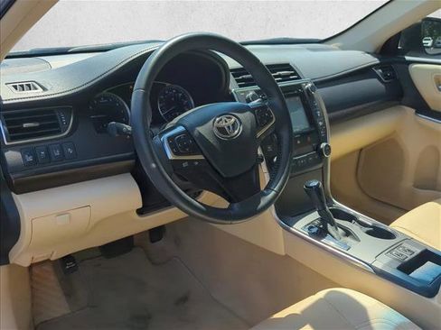 Used 2016 Toyota Camry XLE w/ Advanced Technology Package FWD image 9