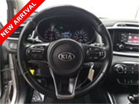 Used 2016 Kia Sorento LX w/ LX Convenience Package image 8