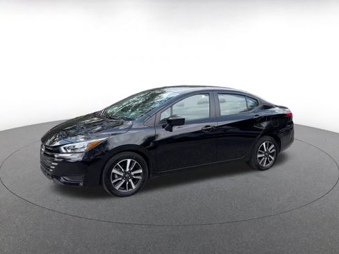 Used 2025 Nissan Versa SV FWD image 8