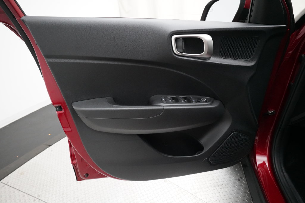 Used 2023 Hyundai Venue SEL FWD image 26