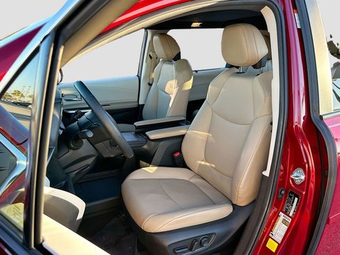 Used 2024 Toyota Sienna XLE image 20