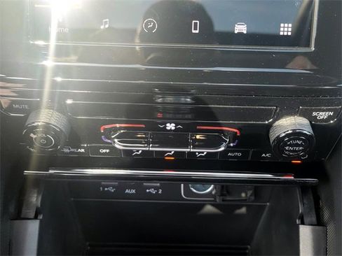 Used 2025 Jeep Grand Cherokee Laredo X image 29