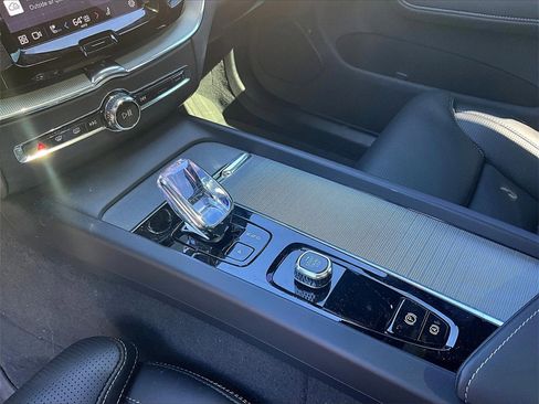 Used 2025 Volvo XC60 B5 Ultra w/ Protection Package Premier image 17