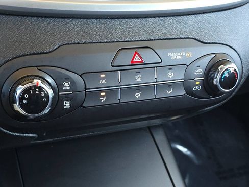 Used 2020 Kia Sorento LX AWD/4WD image 18