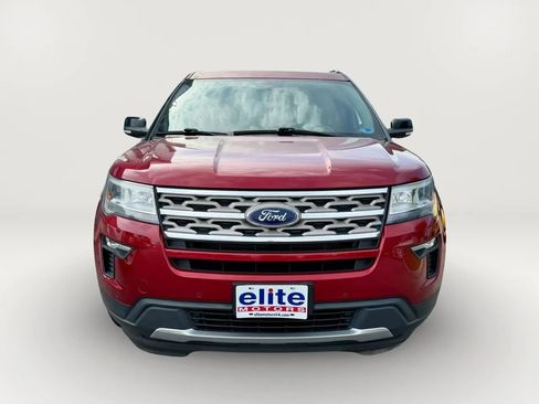Used 2018 Ford Explorer XLT w/ Equipment Group 202A image 2