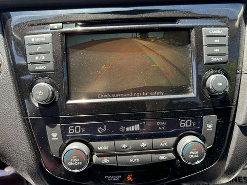 Used 2019 Nissan Rogue SV AWD/4WD image 23