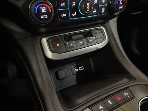 Used 2023 GMC Acadia SLT AWD/4WD image 52