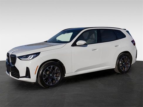 Certified 2025 BMW X3 xDrive30i w/ Premium Package image 4