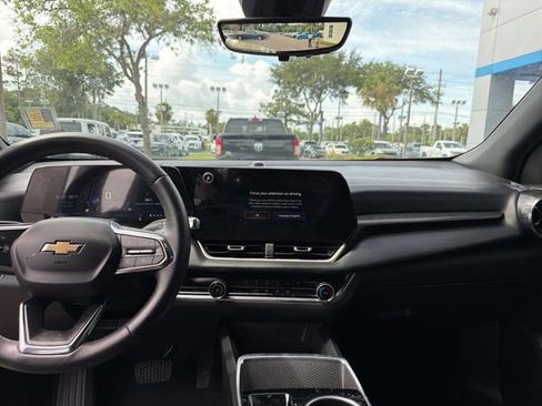 Certified 2025 Chevrolet Equinox LT w/ Safety and Technology Package FWD image 10