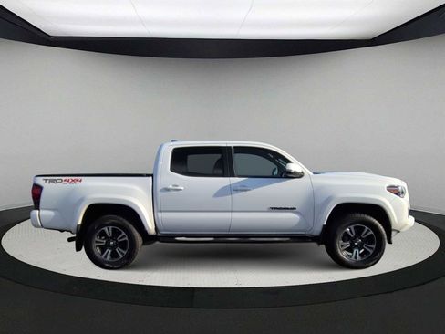 Used 2019 Toyota Tacoma TRD Sport image 9