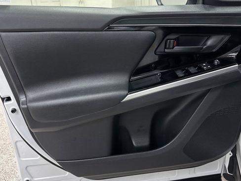 Used 2023 Toyota bZ4X XLE image 5