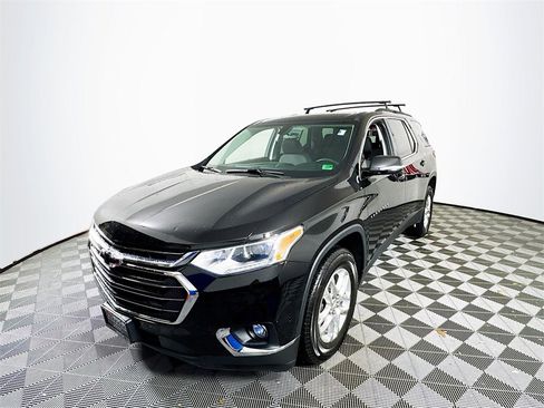 Used 2020 Chevrolet Traverse LT image 3