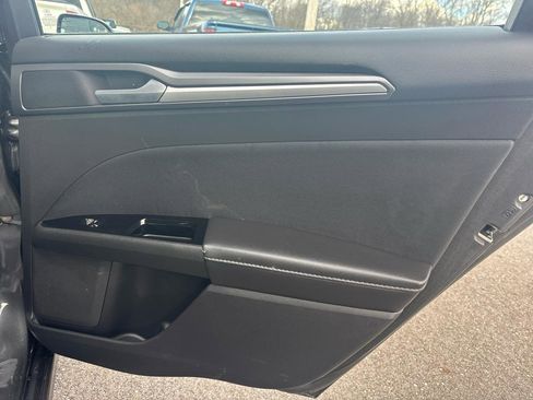 Used 2016 Ford Fusion SE FWD image 9