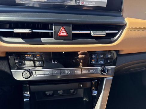 Used 2024 Kia Seltos SX w/ SX Sunroof Package image 25