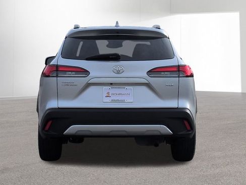 Used 2023 Toyota Corolla Cross XLE image 6