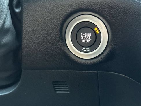New 2027 Chrysler Pacifica Select FWD image 23