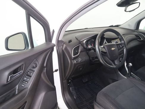 Used 2019 Chevrolet Trax LS AWD/4WD image 25