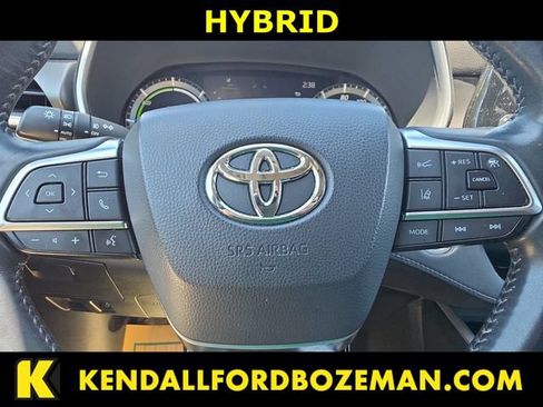 Used 2021 Toyota Highlander XLE AWD/4WD image 12