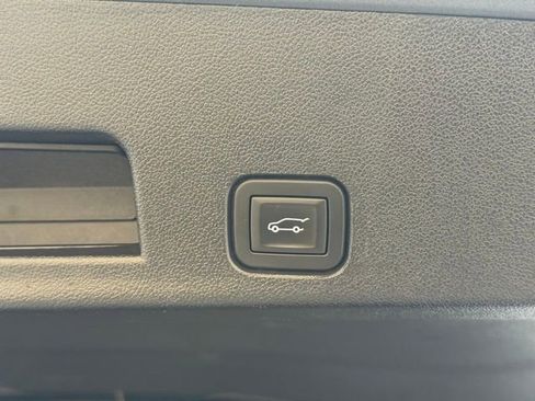 Used 2025 GMC Acadia Elevation image 5