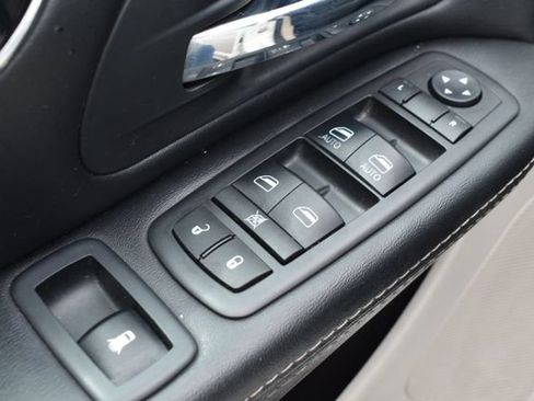Used 2019 Dodge Grand Caravan SXT FWD image 18