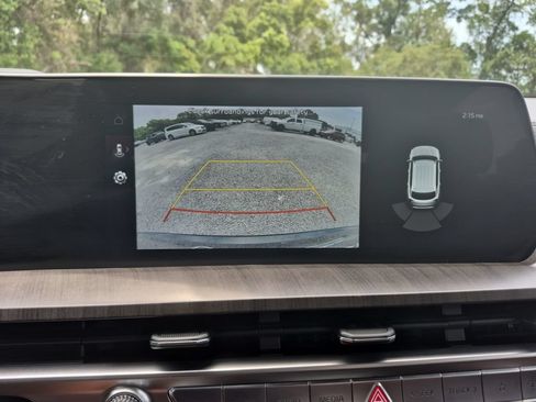 Used 2024 Kia Telluride EX w/ EX Captain's Chair Package FWD image 24