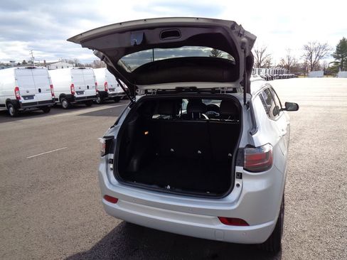 Certified 2024 Jeep Compass Limited w/ High Altitude Package image 18