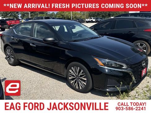 Used 2025 Nissan Altima 2.5 SV FWD image 1