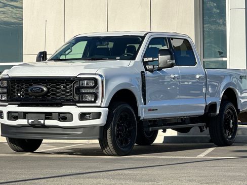 New 2026 Ford F250 Lariat w/ Black Appearance Package image 7