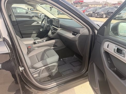 Certified 2025 Ford Explorer Active AWD/4WD image 3