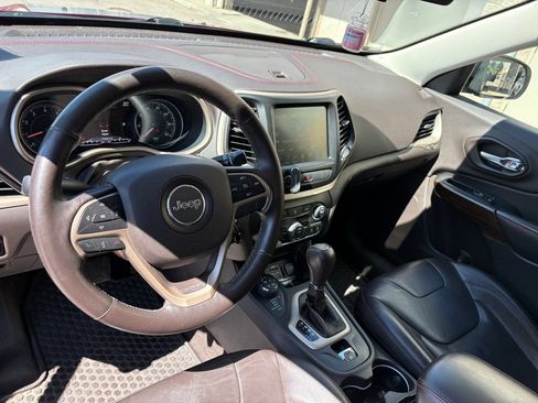 Used 2014 Jeep Cherokee Trailhawk w/ Leather Interior Group AWD/4WD image 17