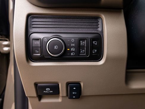 Used 2026 Ford F250 Platinum w/ Platinum Plus Package image 18