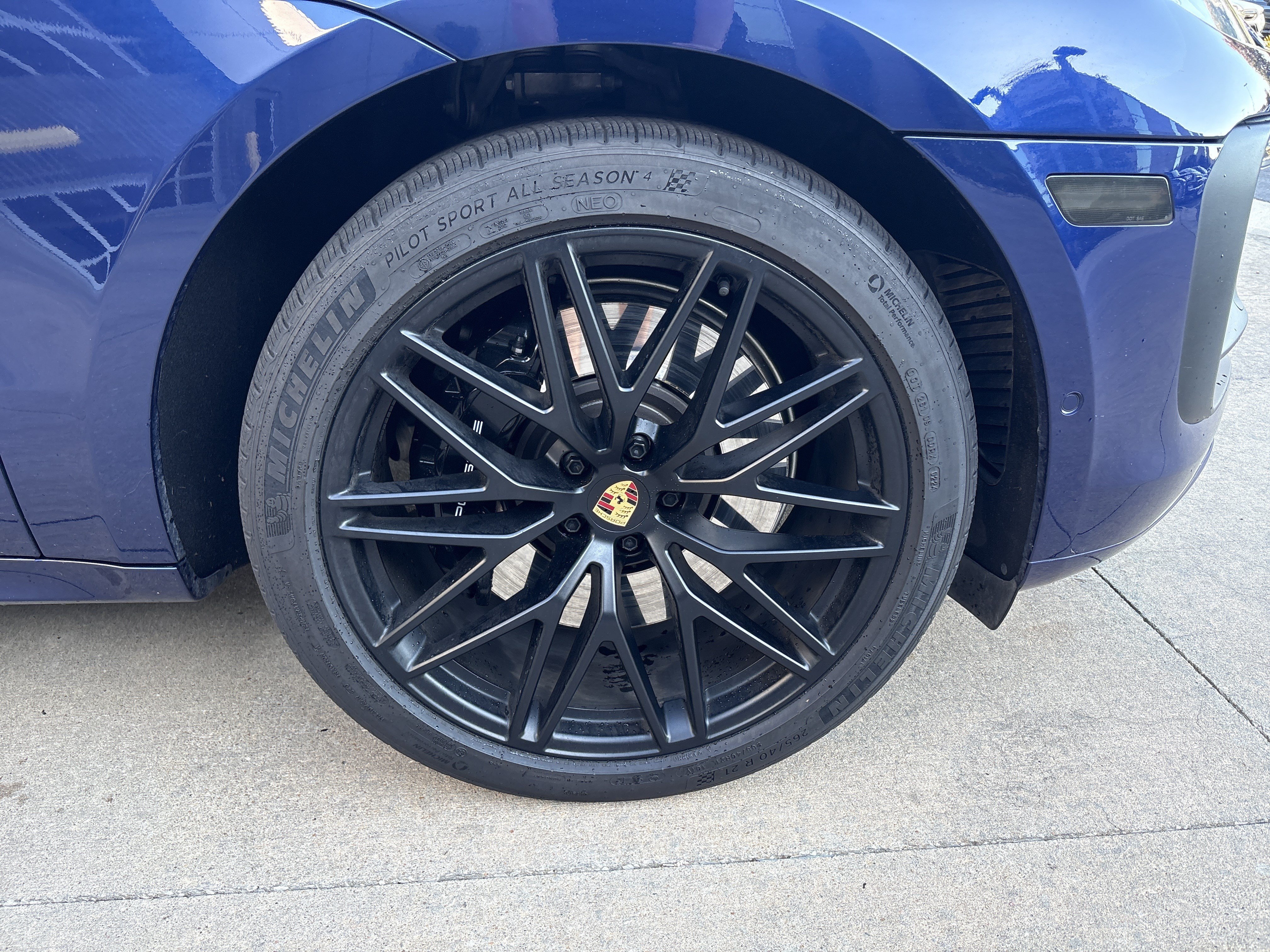 Used 2024 Porsche Macan GTS AWD/4WD image 31