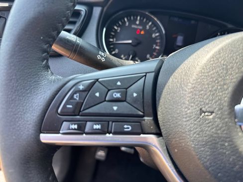 Used 2019 Nissan Rogue SV AWD/4WD image 19