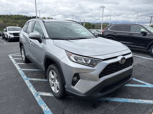 Used 2019 Toyota RAV4 XLE AWD/4WD image 7