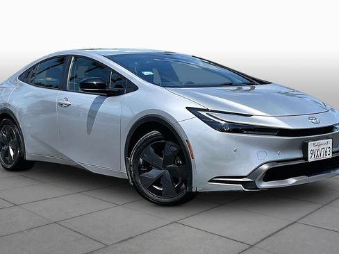 Used 2026 Toyota Prius Plug-In Hybrid FWD image 2