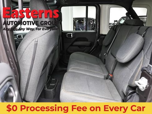 Used 2025 Jeep Wrangler Unlimited Sahara AWD/4WD image 21