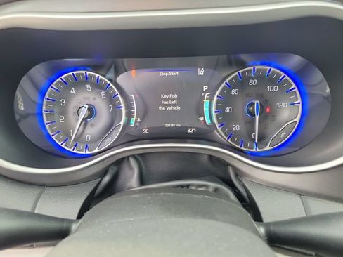 Used 2023 Chrysler Pacifica Touring-L FWD image 26