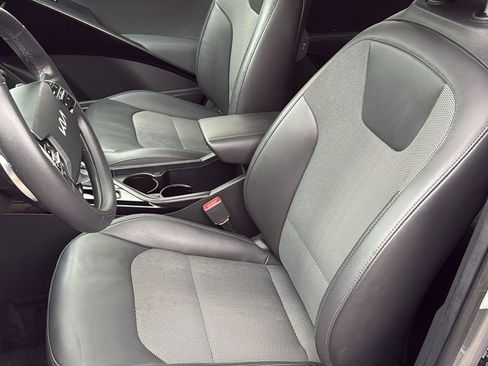 Used 2023 Kia Niro EX image 10