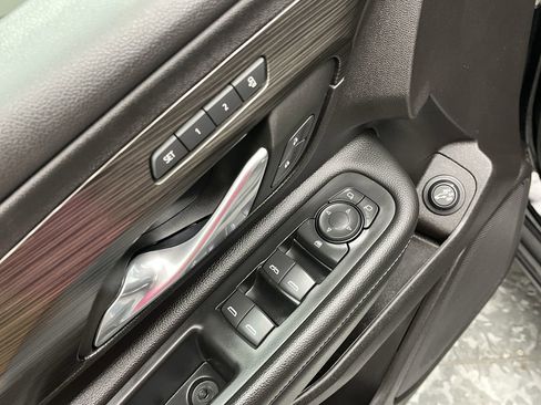 Certified 2024 GMC Terrain SLT image 8