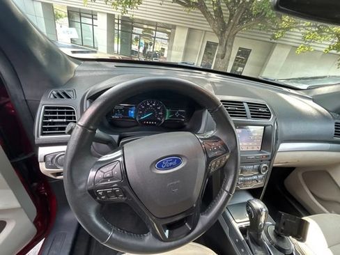 Used 2018 Ford Explorer XLT w/ Equipment Group 202A FWD image 7