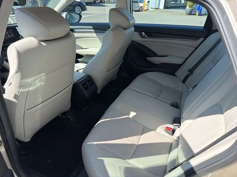 Used 2018 Honda Accord Touring image 5