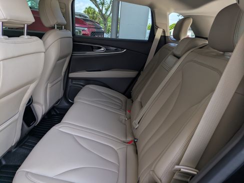 Used 2023 Lincoln Nautilus AWD w/ Premium Package image 15