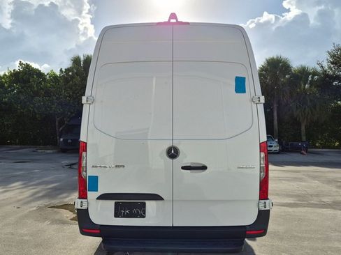 Used 2024 Mercedes-Benz Sprinter 2500 image 6