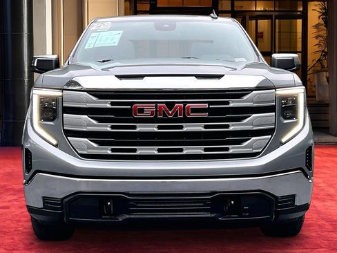 Used 2023 GMC Sierra 1500 SLE image 2